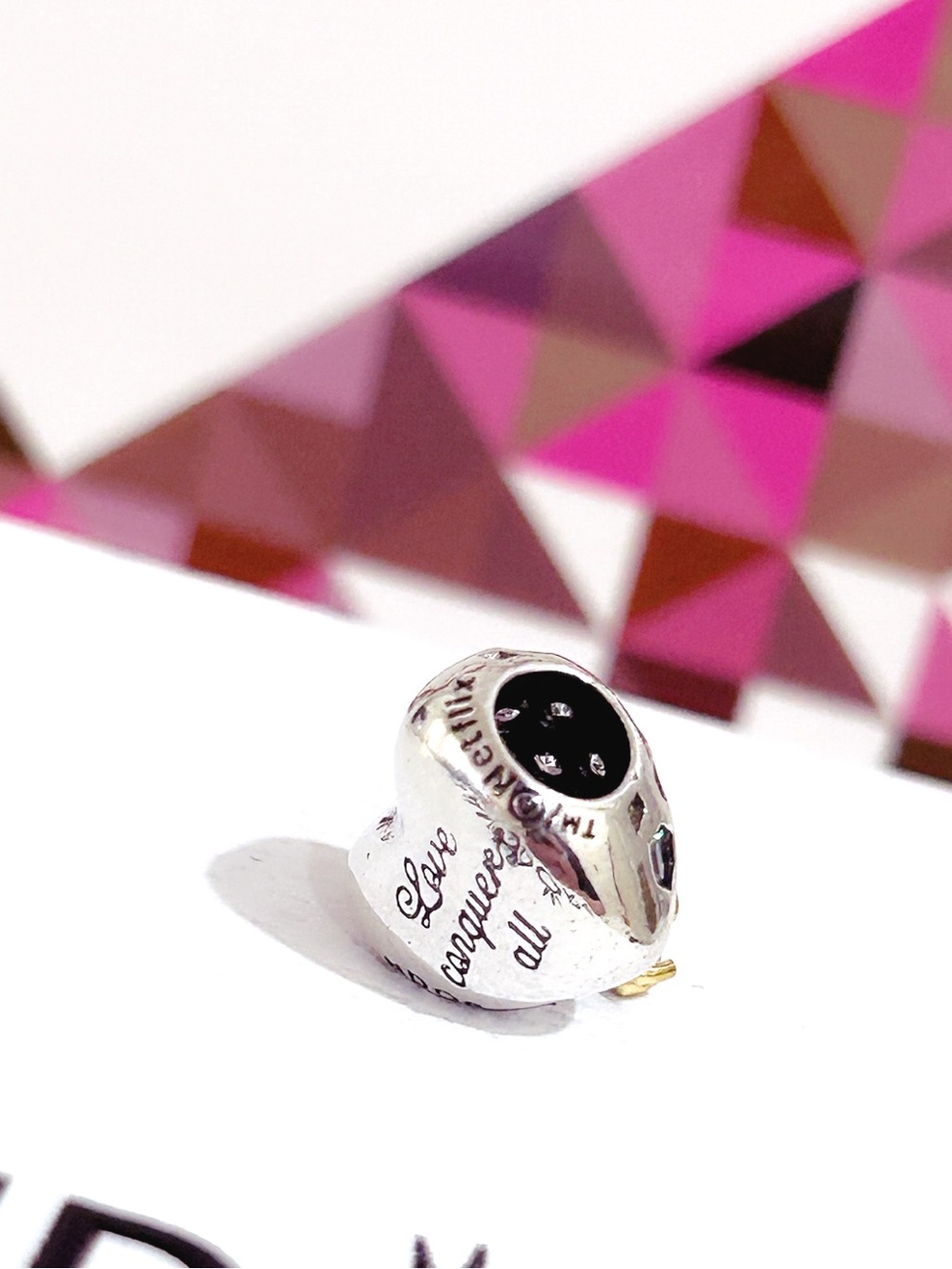 PANDORA Bridgerton Honeycomb & Bee Heart Charm w/box - Picture 3 of 8